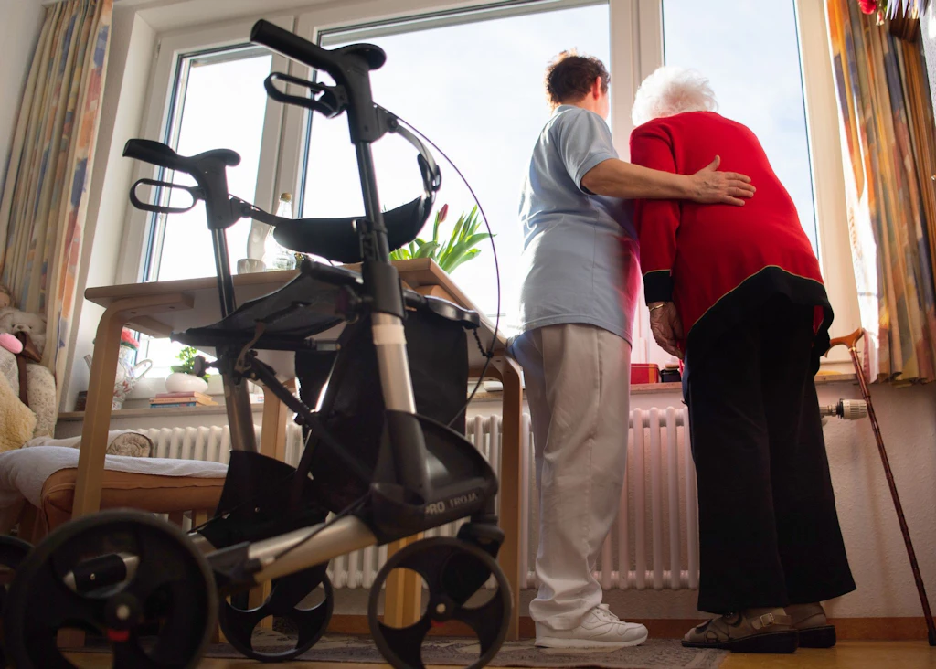 Finanztipp: Wie können sich Normalverdiener die Pflege im Alter leisten?