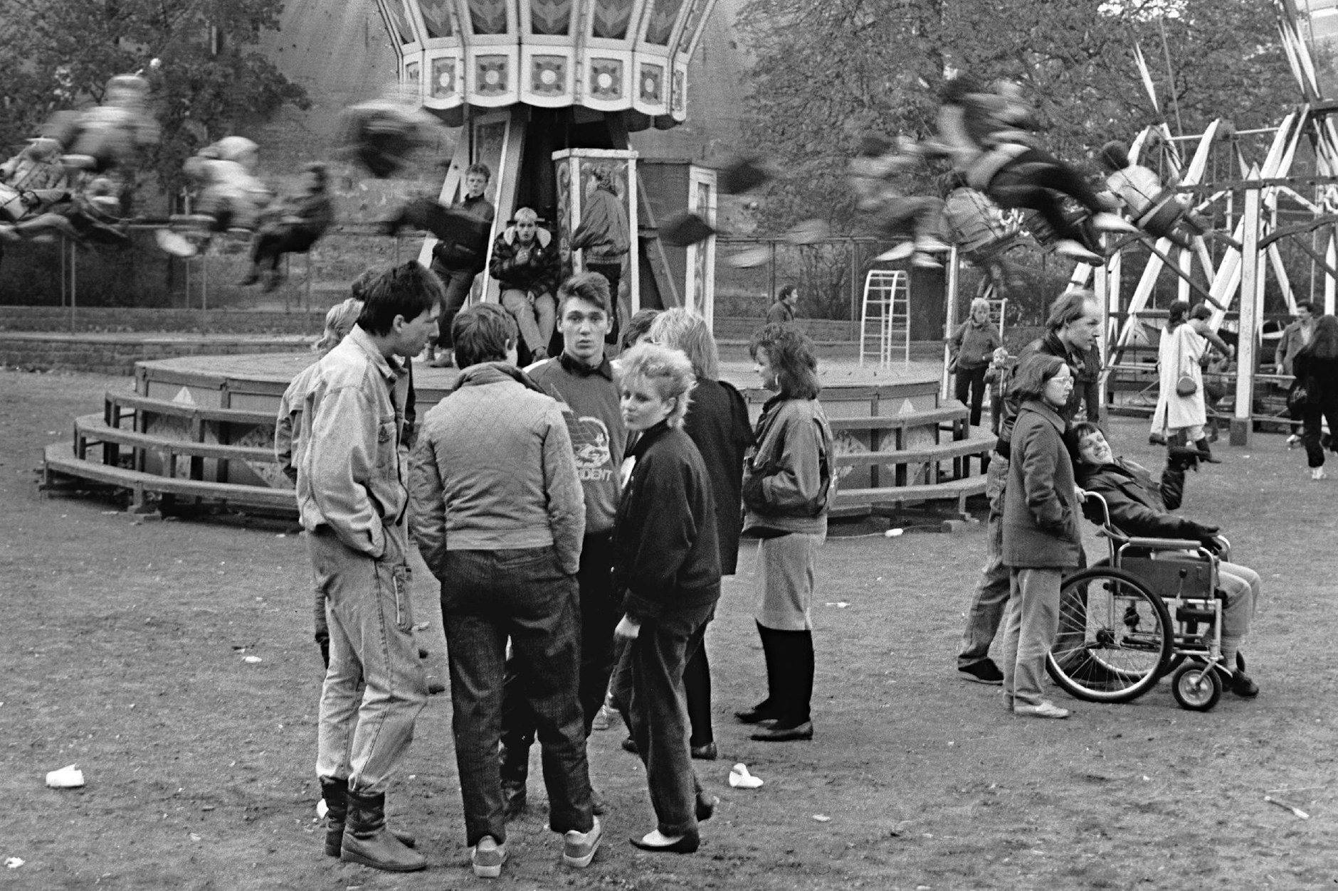 Der Rummel im Volkspark am Weinbergsweg war 1987 auch für Menschen im Rollstuhl zugänglich.