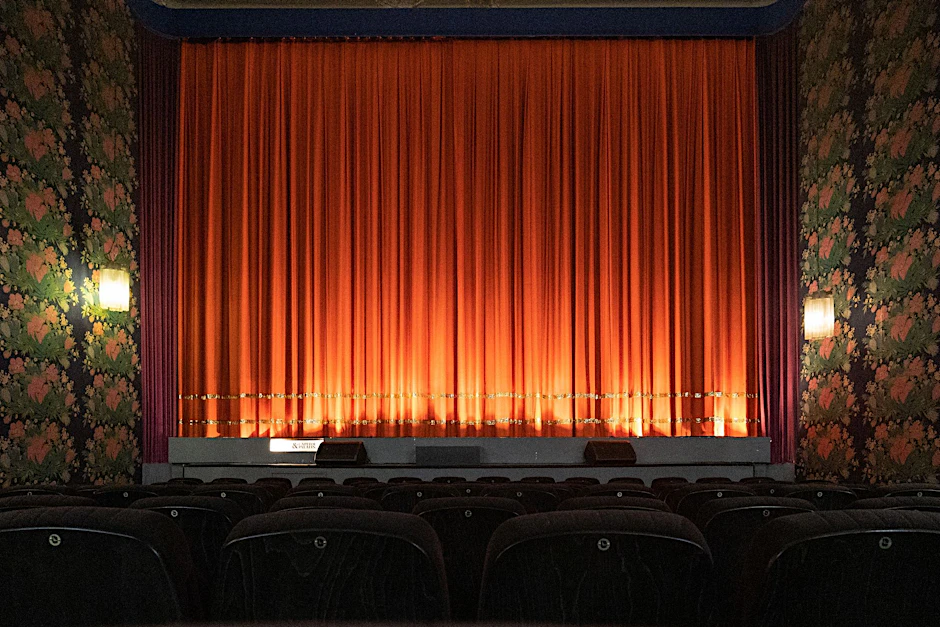 ARCHIV - In diesem Jahr sind wieder mehr Menschen ins Kino gegangen. Allerdings wurde das Vor-Corona-Niveau von 2019 noch nicht erreicht.  