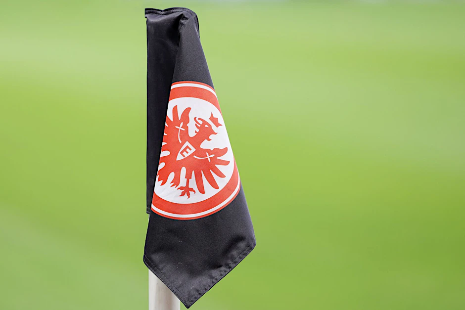 ARCHIV - Die Eintracht steht einem Bericht zufolge vor der Verpflichtung von Pilsen-Stürmer Rafiu Durosinmi.  