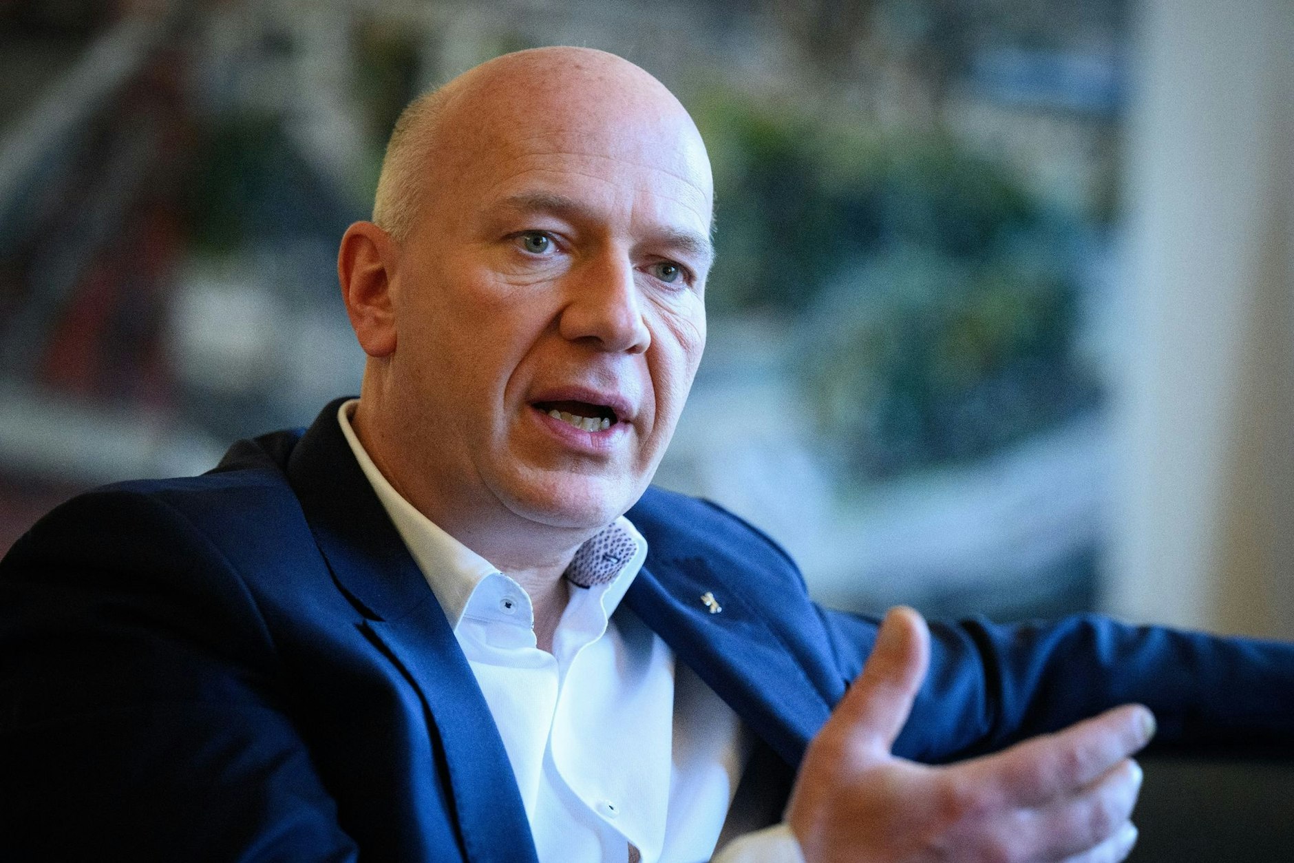 Kai Wegner (CDU) hat sich jetzt für eine stufenweise Sanktionierung des Bürgergelds ausgesprochen.