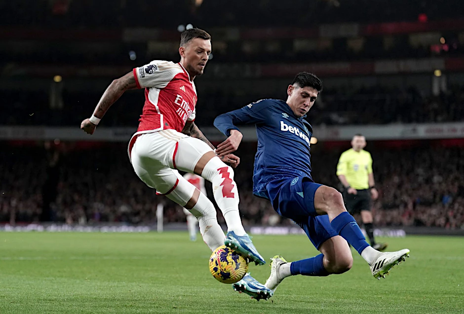 Ben White (l) und der FC Arsenal verpassten die Rückkehr an die Spitze der Premier League.  