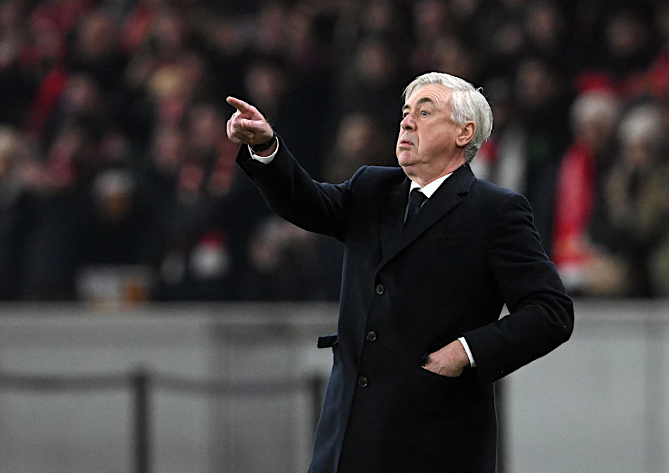 ARCHIV - Trainer Carlo Ancelotti hat seinen Vertrag bei Real Madrid verlängert.  