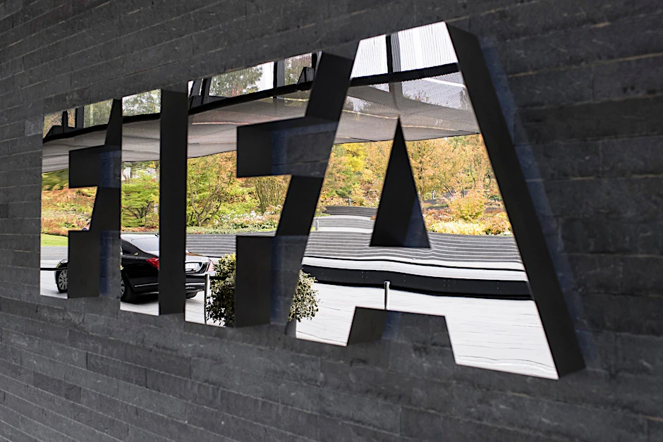 ARCHIV - Die FIFA setzte die neuen Regeln für Spielervermittler vorerst aus.  