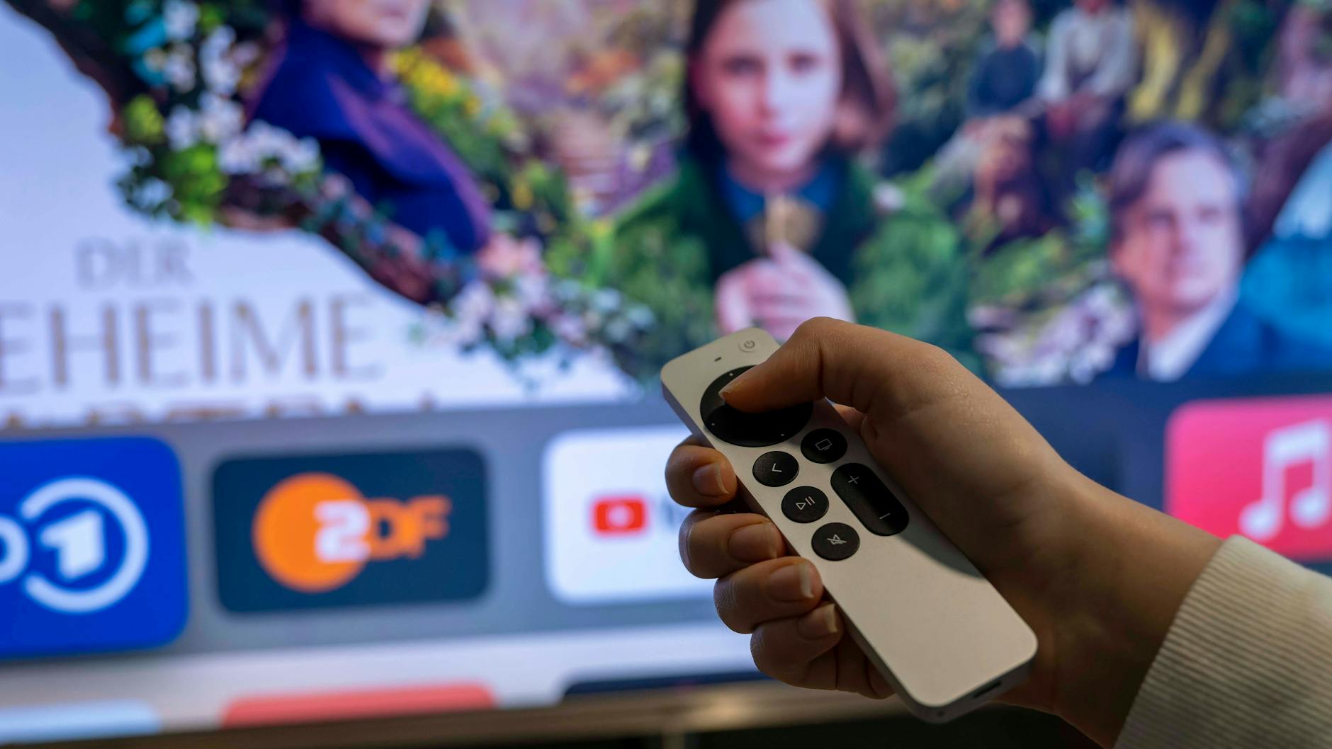 Wer übers Internet Fernsehen schaut, hat viel mehr Möglichkeiten als Kunden von Kabelanbietern.