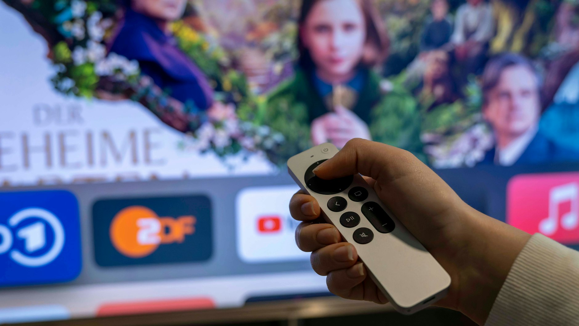 Wer übers Internet Fernsehen schaut, hat viel mehr Möglichkeiten als Kunden von Kabelanbietern.