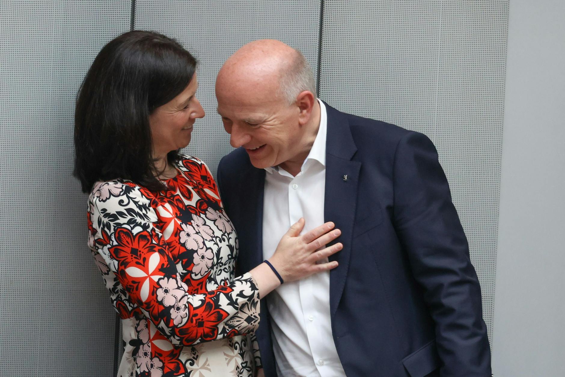 Derzeit machen Gerüchte die Runde, dass Kai Wegner und Katharina Günther-Wünsch ein Paar sein sollen.