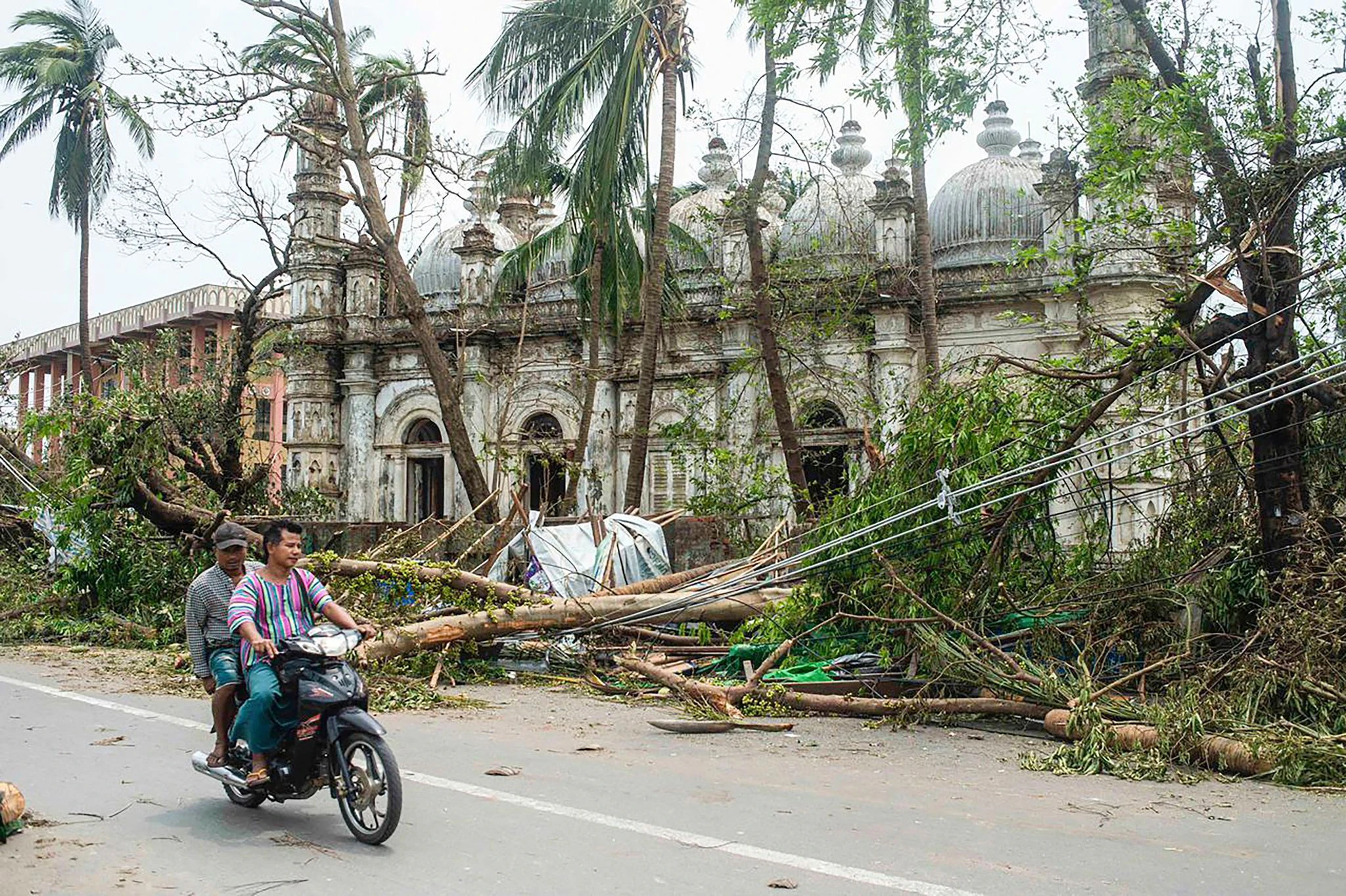 ARCHIV - Der Kategorie-5-Zyklon «Mocha» hat im Mai in Teilen von Myanmar und Bangladesch schwere Verwüstungen angerichtet.  