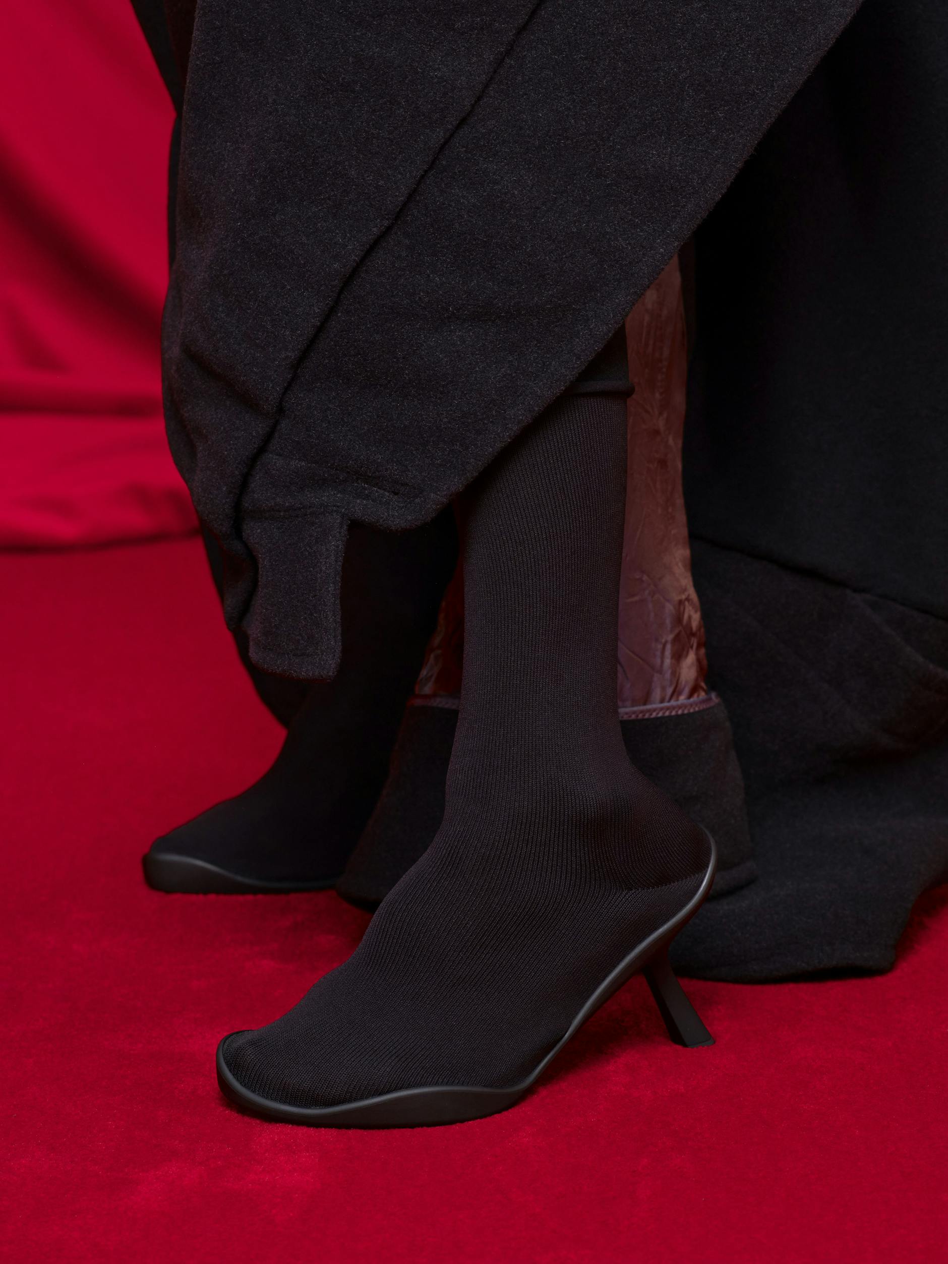 Sockenschuhe sind eine Spezialität von Balenciaga. Im neuen Jahr kommen sie als Sneaker-High-Heel-Hybride daher.