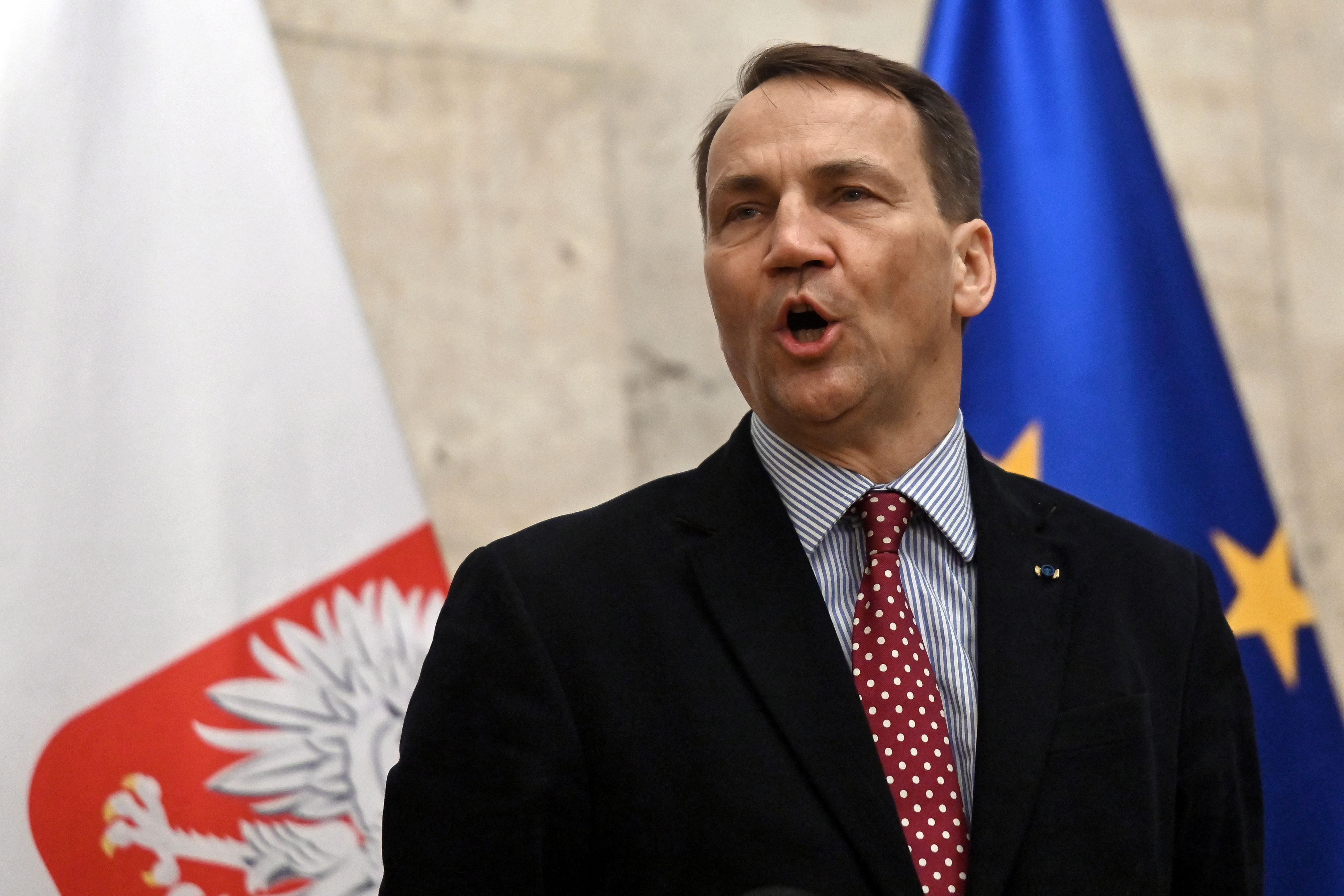 Polens Außenminister: Ukraine braucht Langstreckenraketen