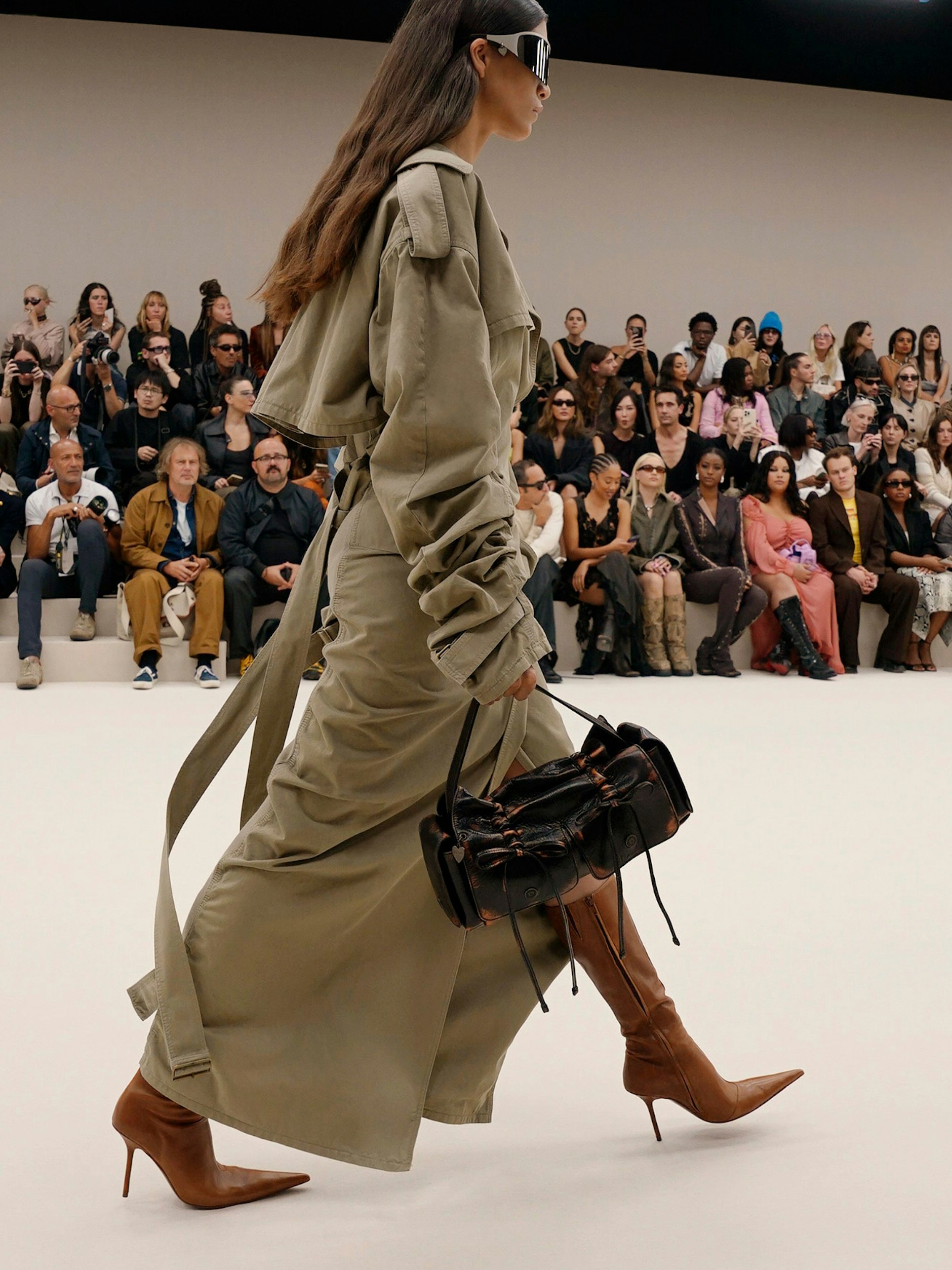 Enger Schaft und messerscharfe Spitze wie in den 90ern: der sexy Schuhsommer beim schwedischen Label Acne Studios.