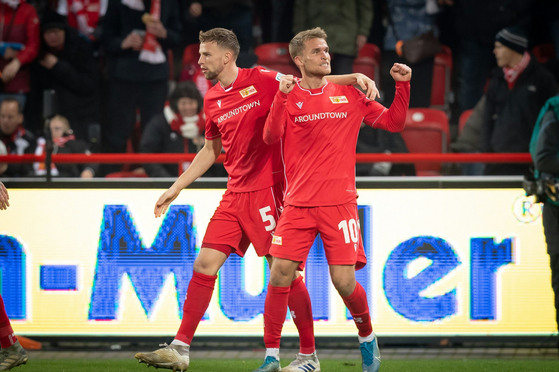 Sebastian Andersson (r., hier mit Marvin Friedrich) könnte schon bald ein Comeback in der 2. Bundesliga feiern.