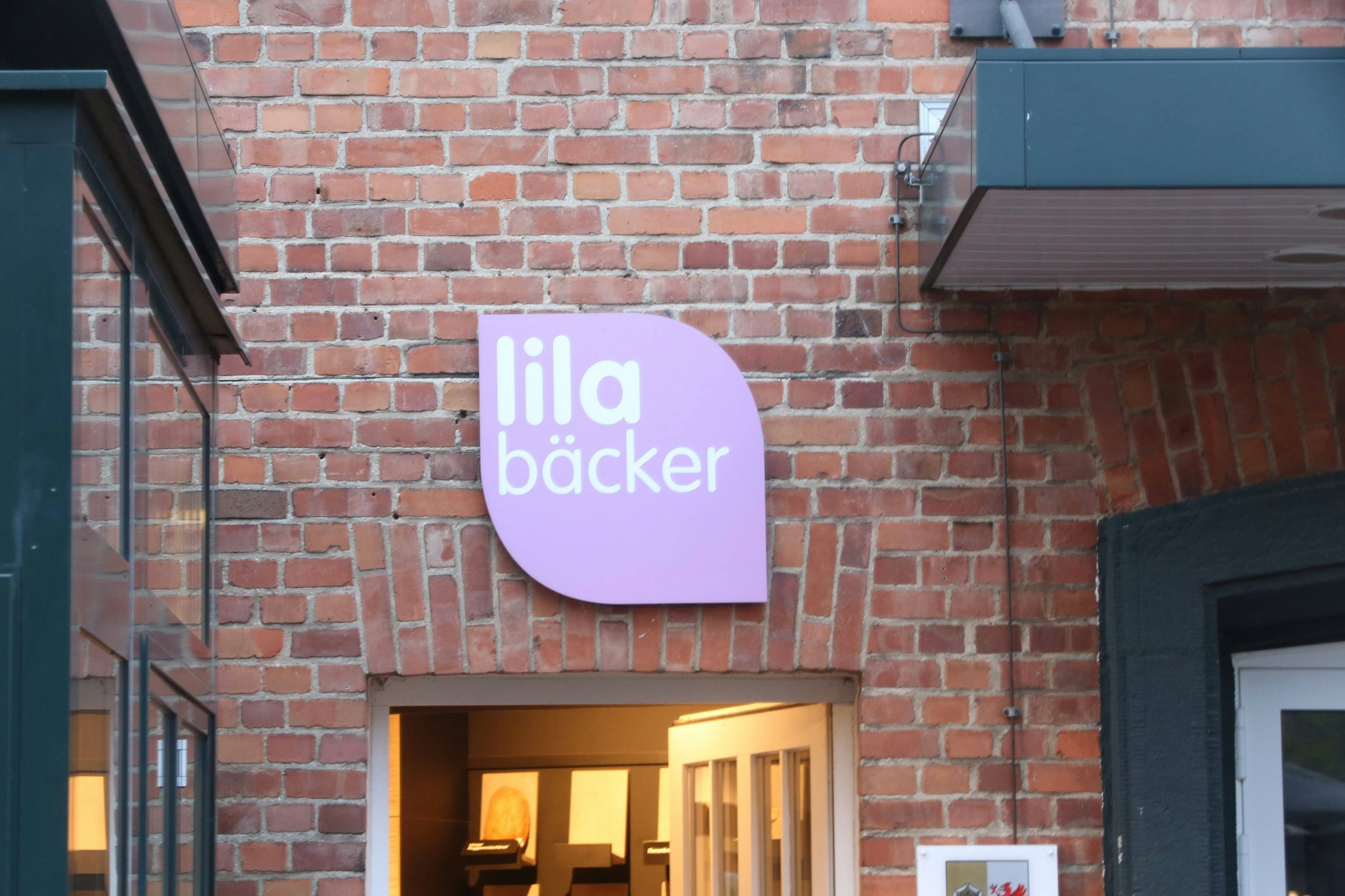 Die Kette Lila Bäcker ist insolvent. Nun werden einige Filialen in Berlin und Brandenburg geschlossen.