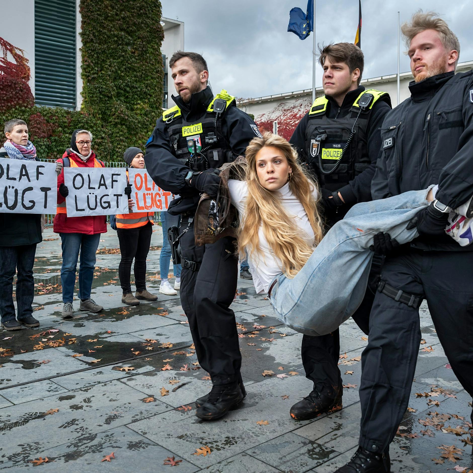 Bilanz 2023: Klima-Kleber kosteten Berliner Polizei 320.000 Arbeitsstunden