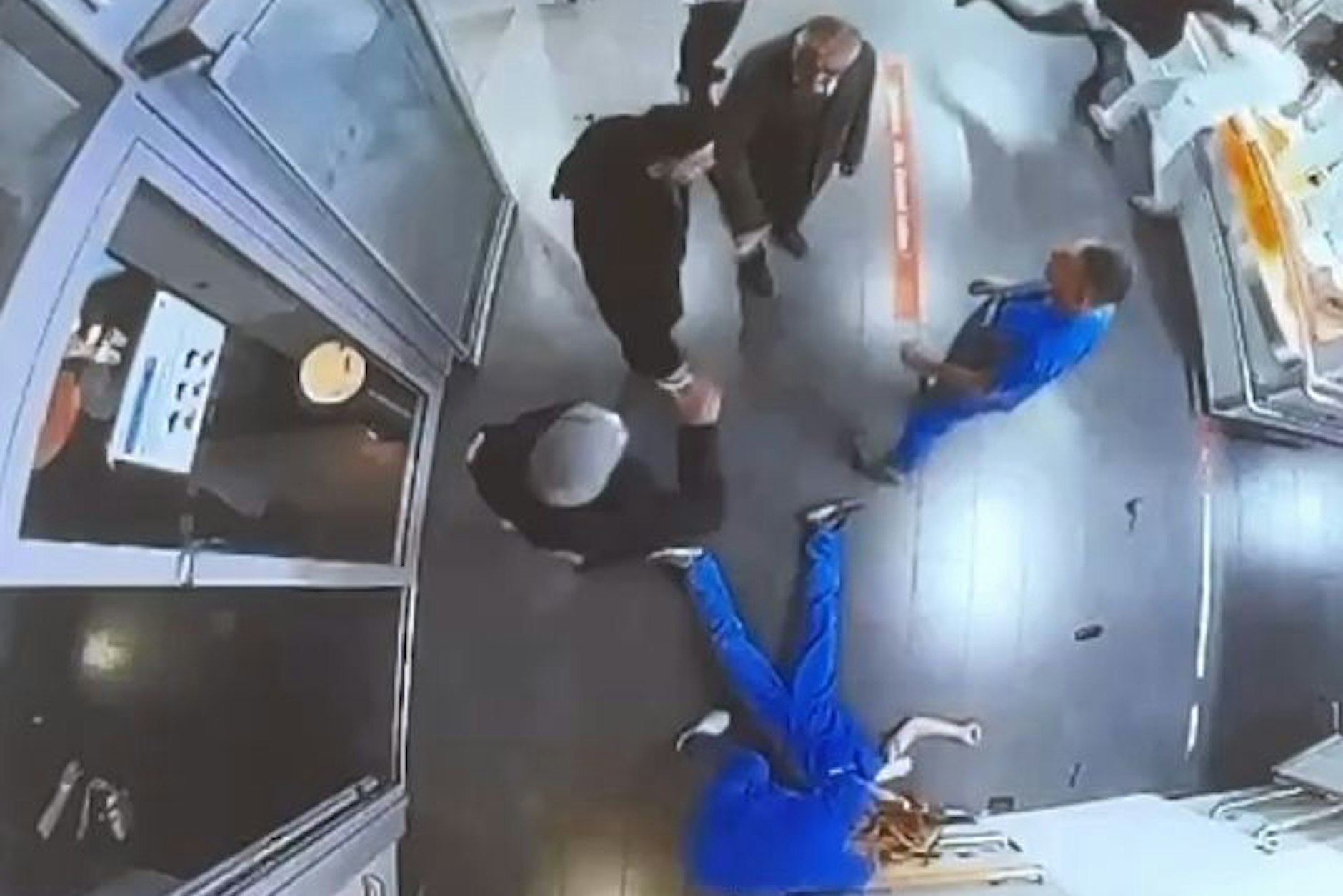 In der Rettungsstelle des Krankenhauses Lichtenberg wurde ein Arzt niedergeschlagen und ein Krankenpfleger angegriffen.