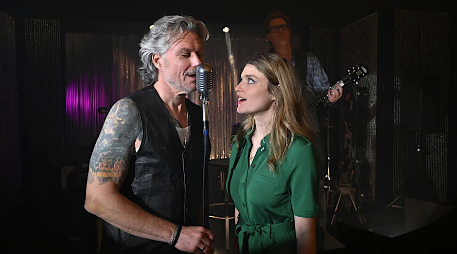 Tobi (Dirk Borchardt) und seine Tochter Tilda (Lara Mandoki) im neuen Film „Wenn Papa auf der Matte steht“.