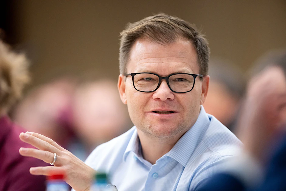 ARCHIV - Hält gar nichts von einem AfD-Verbotsverfahren: Carsten Schneider, Beauftragter der Bundesregierung für Ostdeutschland.  