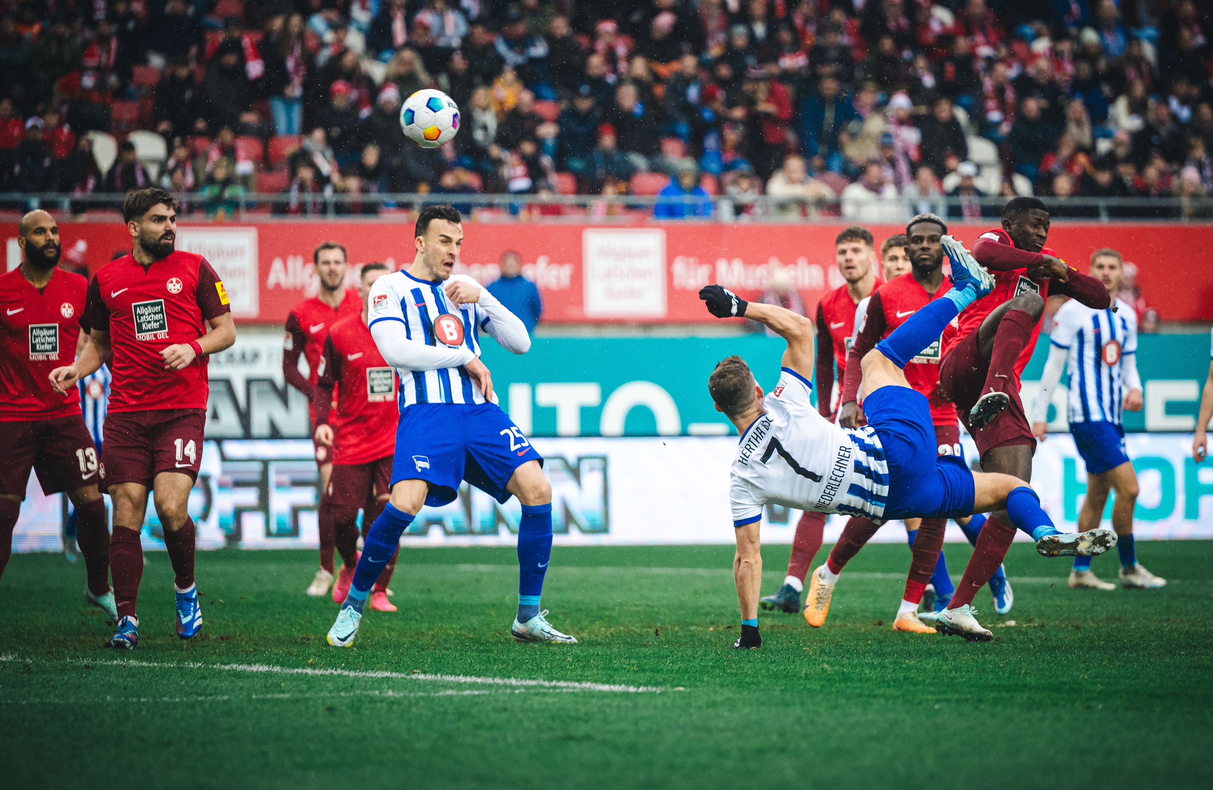 Hertha BSC: Wird Niederlechner-Fallrückzieher jetzt Tor des Monats?