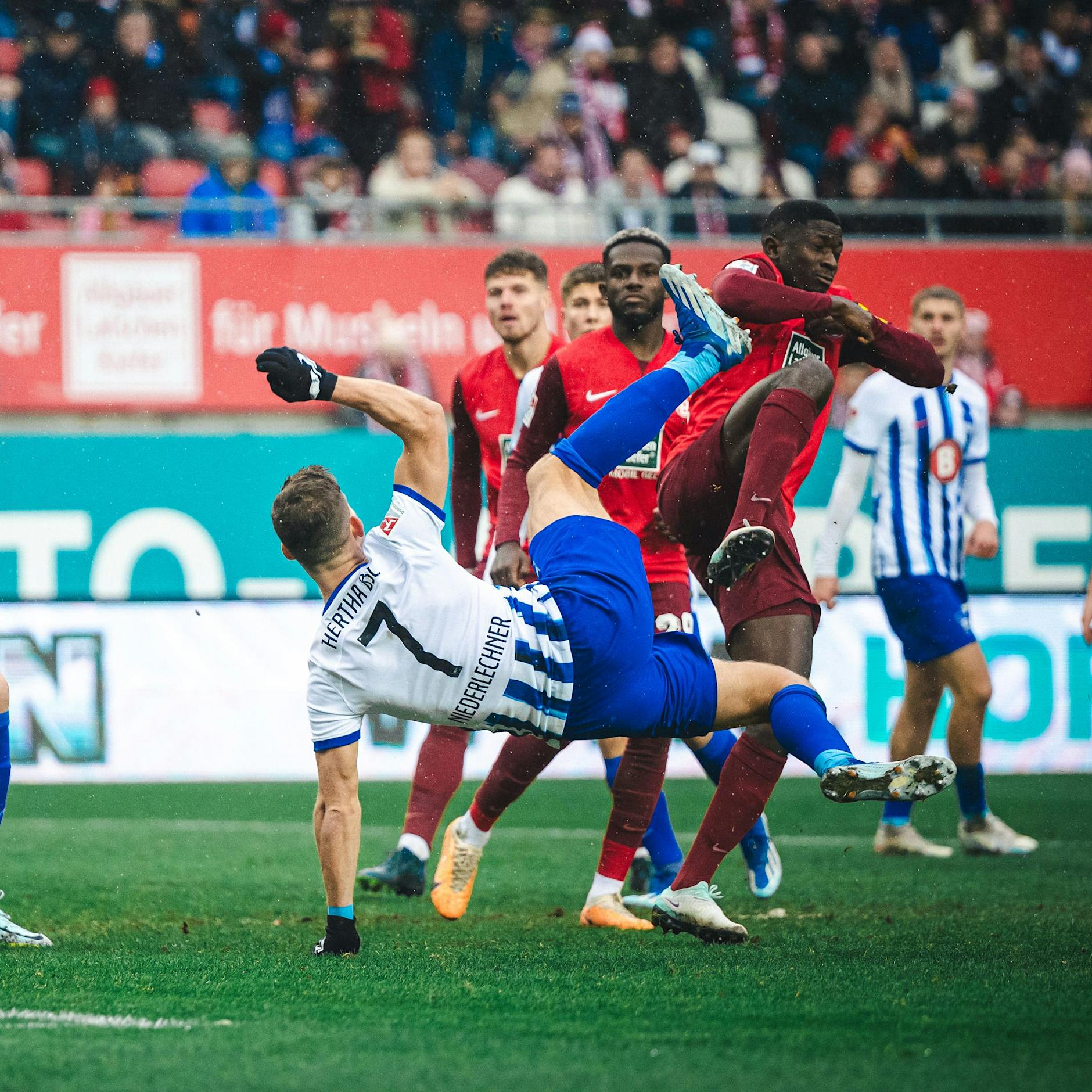 Hertha BSC: Wird Niederlechner-Fallrückzieher jetzt Tor des Monats?