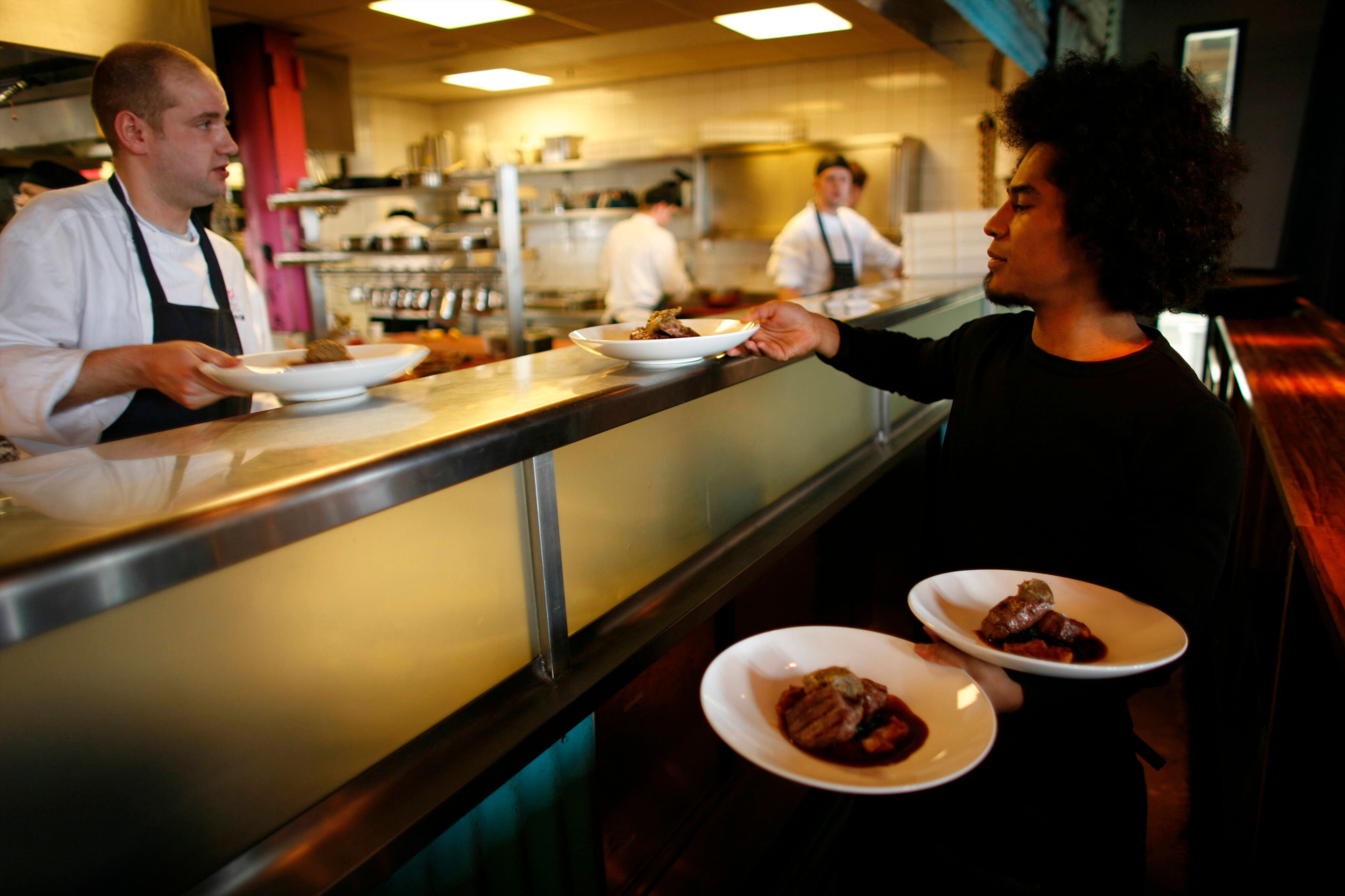 Ekel-Wurst und Gammel-Döner? Darum fallen Lebensmittelkontrollen in Berliner Restaurants aus