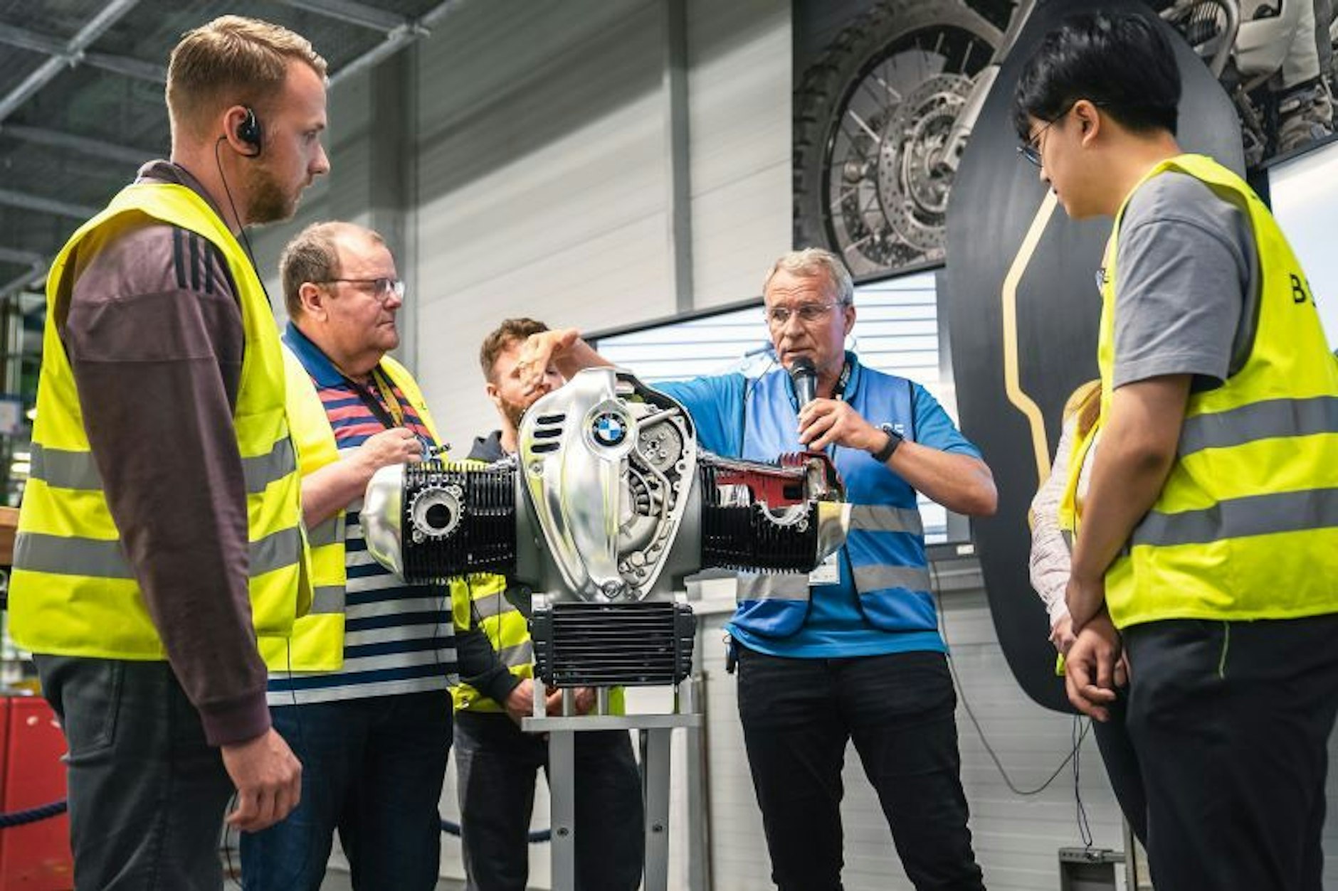 Besuchen Sie das legendäre Motorradwerk der BMW Group in Berlin, wo alle 75 Sekunden ein Motorrad vom Band läuft!