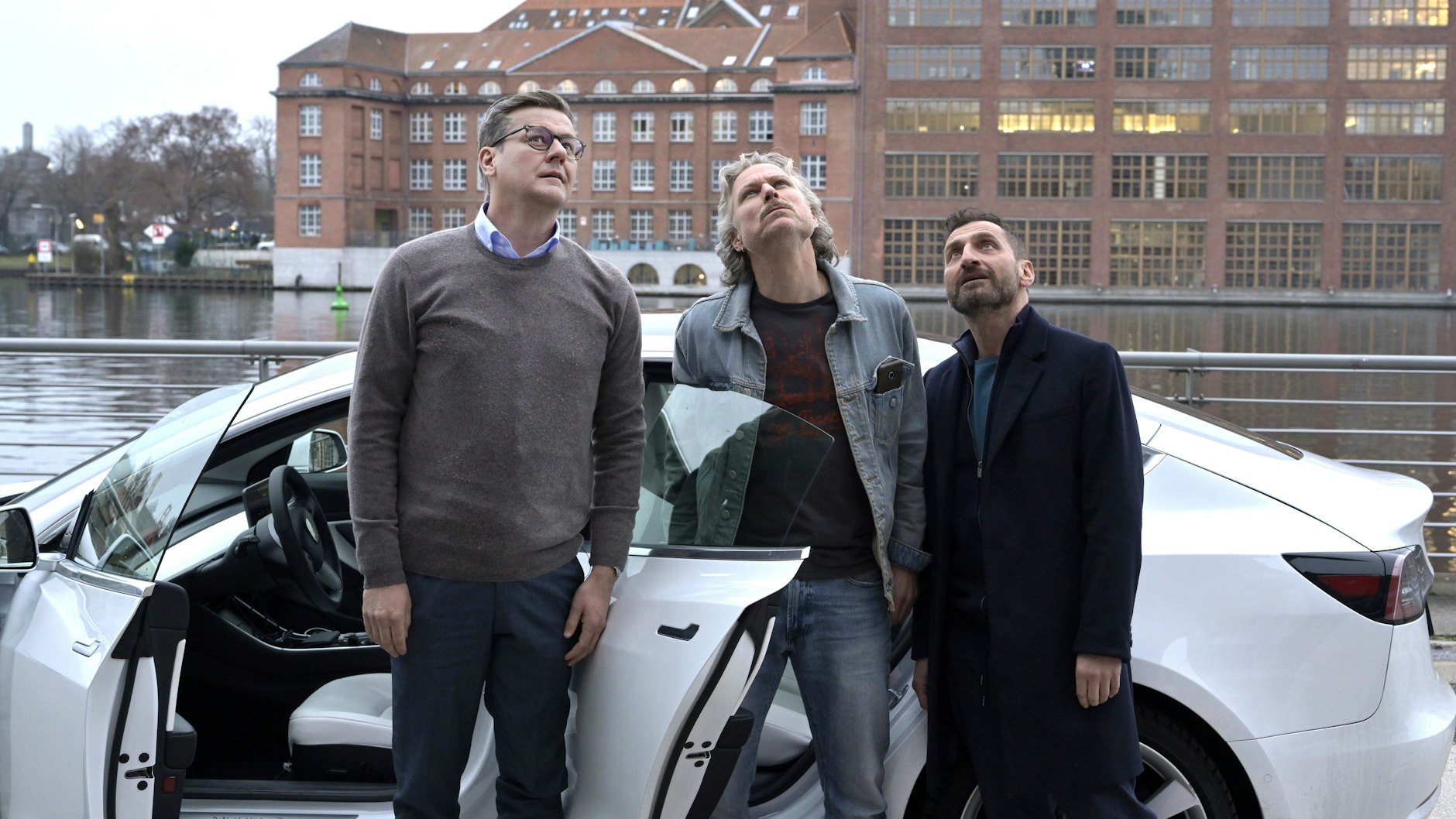 Die Hauptfiguren Markus (Marcus Mittermeier), Tobi (Dirk Borchardt) und Danyal (Tim Seyfi) in „Wenn Papa auf der Matte steht“.