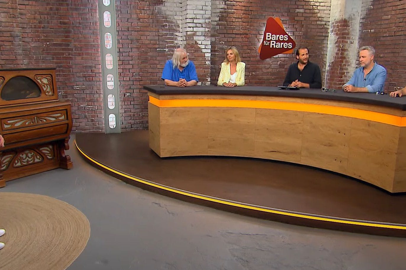 Wenig Begeisterung für das verstimmte mechanische Klavier bei den „Bares für Rares“-Händlern.