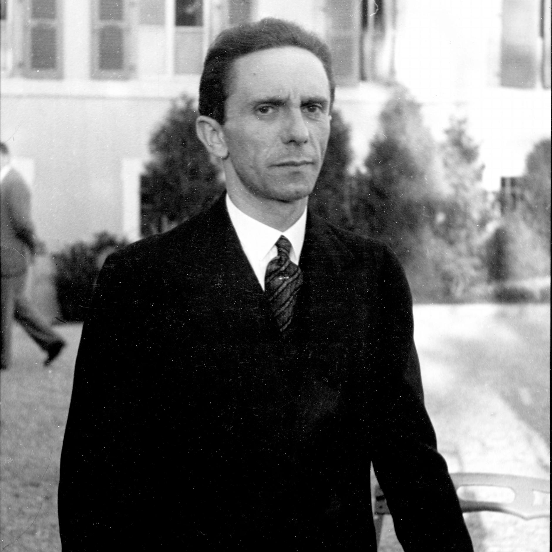 1936 schenkte die Stadt Berlin ihrem NS-Gauleiter und Reichspropagandaminister Joseph Goebbels den Bogensee mit umliegendem Gelände.