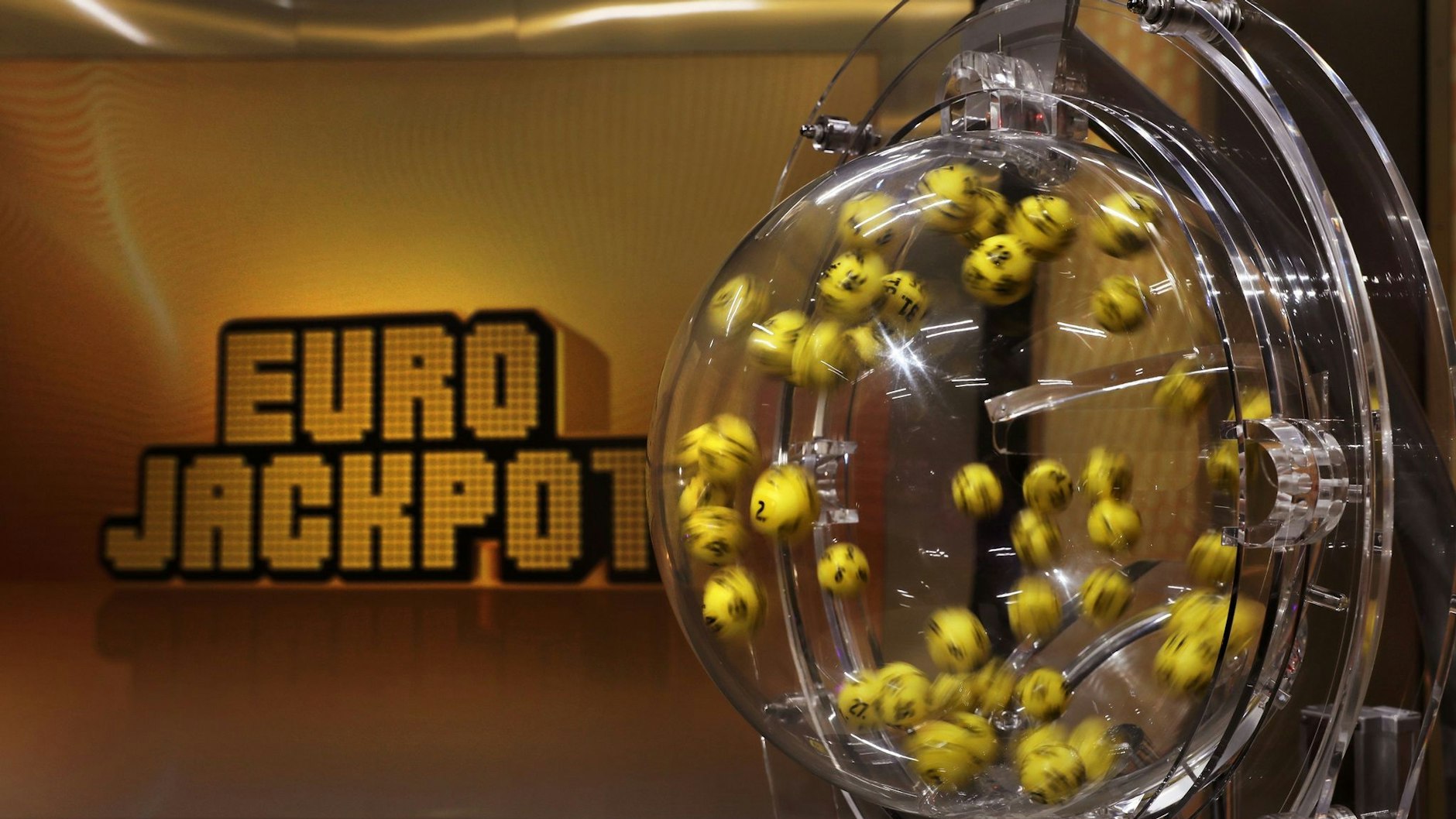 120 Millionen Euro im Eurojackpot: Chancen erhöhen, richtige Zahlen tippen und Millionen kassieren