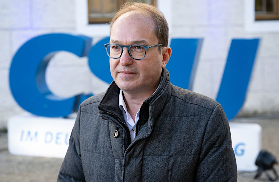 ARCHIV - «Europa muss sich mit neuem Schwung auf seine Kernaufgaben konzentrieren», sagt CSU-Landesgruppenchef Alexander Dobrindt.  