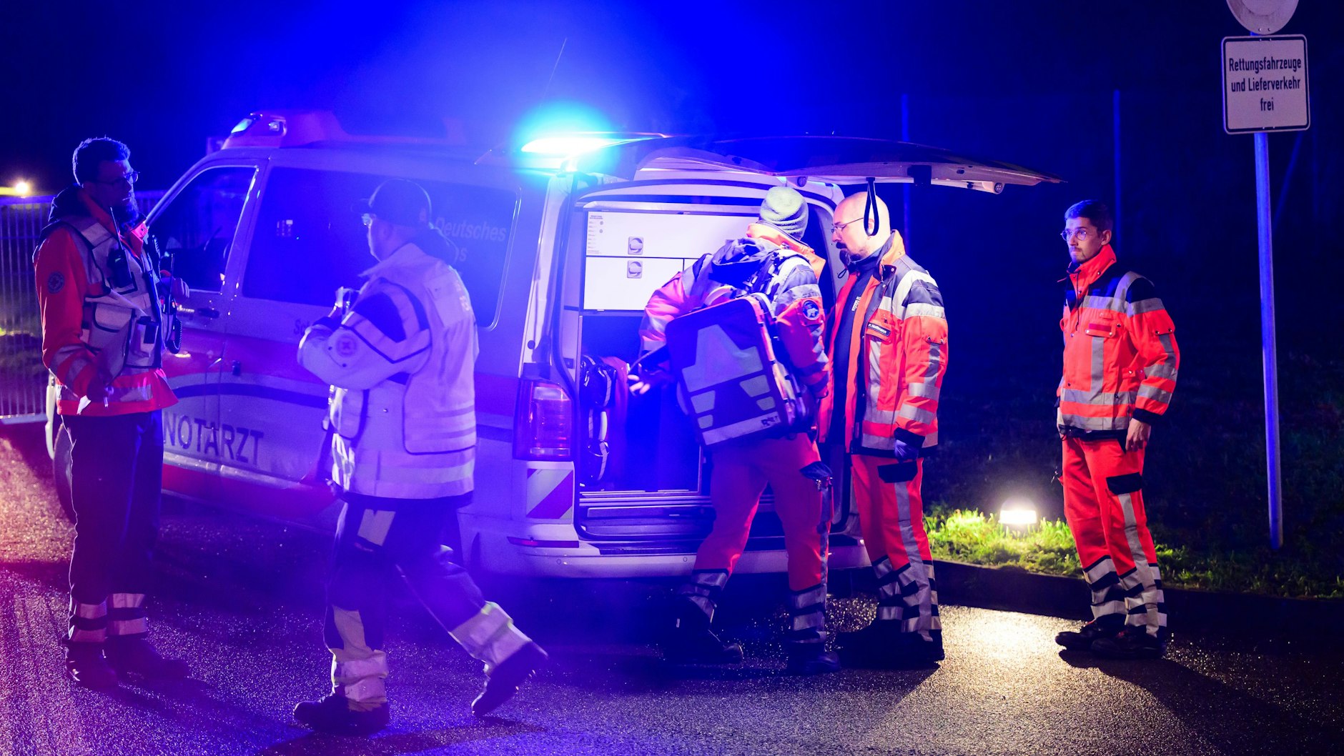 Vier Menschen sind bei einem Brand in einem Krankenhaus in Uelzen ums Leben gekommen, 22 weitere Personen wurden verletzt, sechs von ihnen schwer.