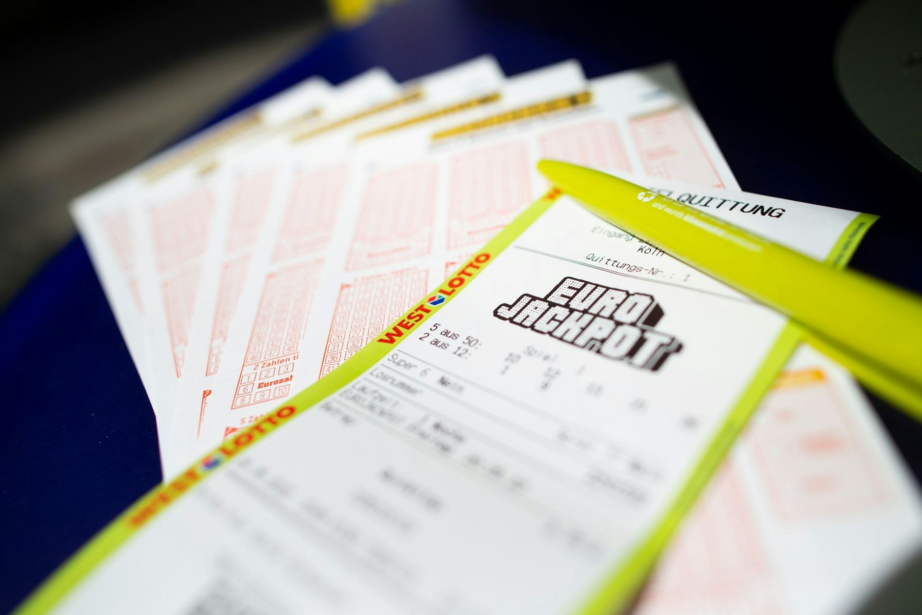 Im Eurojackpot sind 120 Millionen Euro. Wir verraten, wie man seine Chancen erhöhen kann.