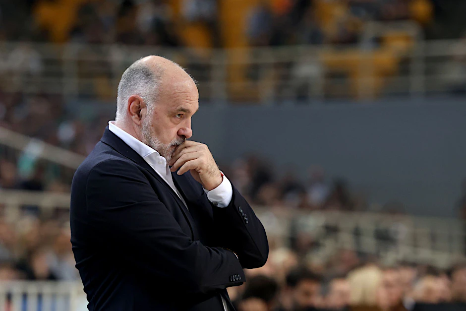 ARCHIV - Cheftrainer Pablo Laso und die Bayern mussten sich in Bologna knapp geschlagen geben.  