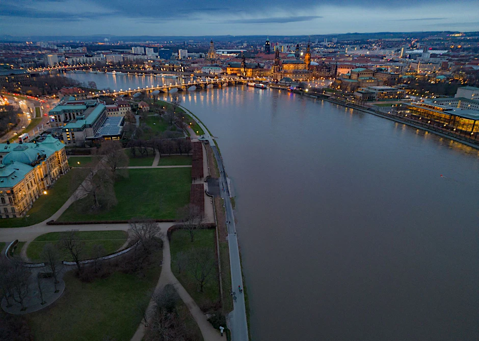 Blick auf das Hochwasser der Elbe in Dresden: Der Pegelstand der Elbe beträgt momentan 5,58 Meter.  
