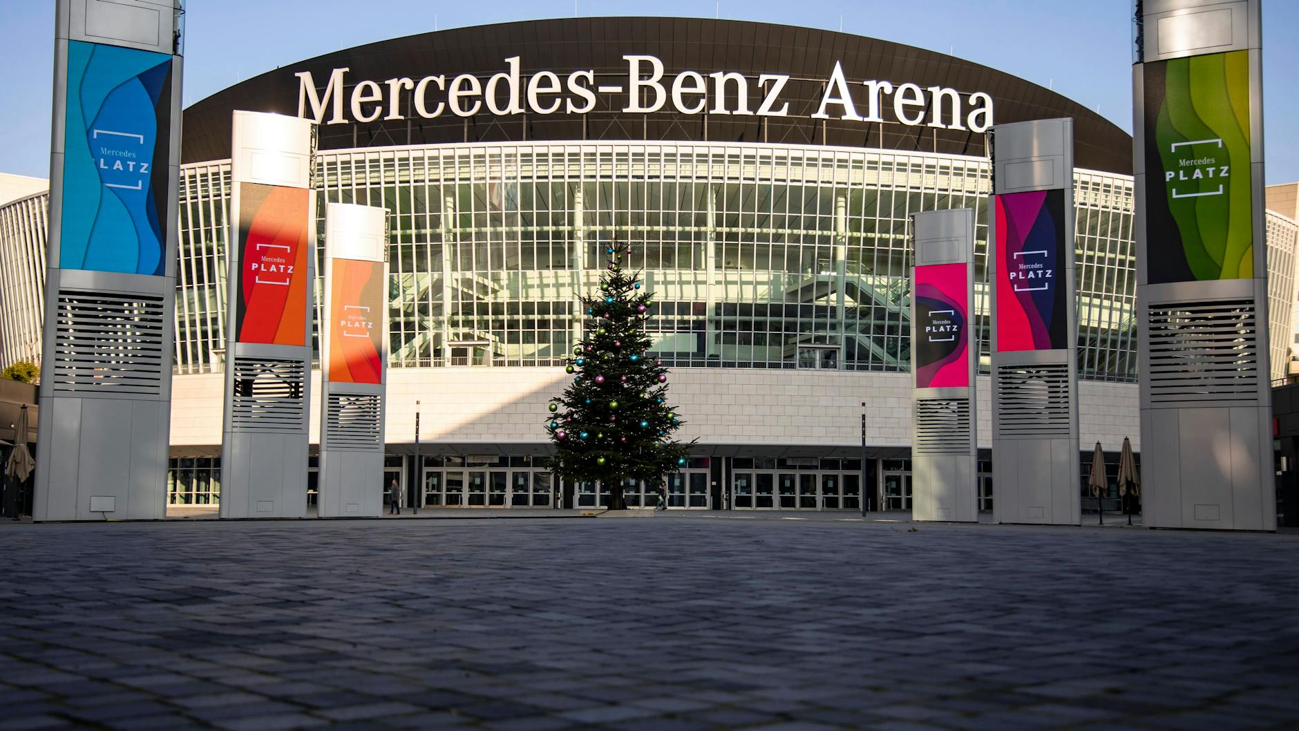 In der Mercedes-Benz-Arena in Berlin-Friedrichshain steigen zehn Spiele der Handball-EM, darunter zwei Matches mit deutscher Beteiligung.