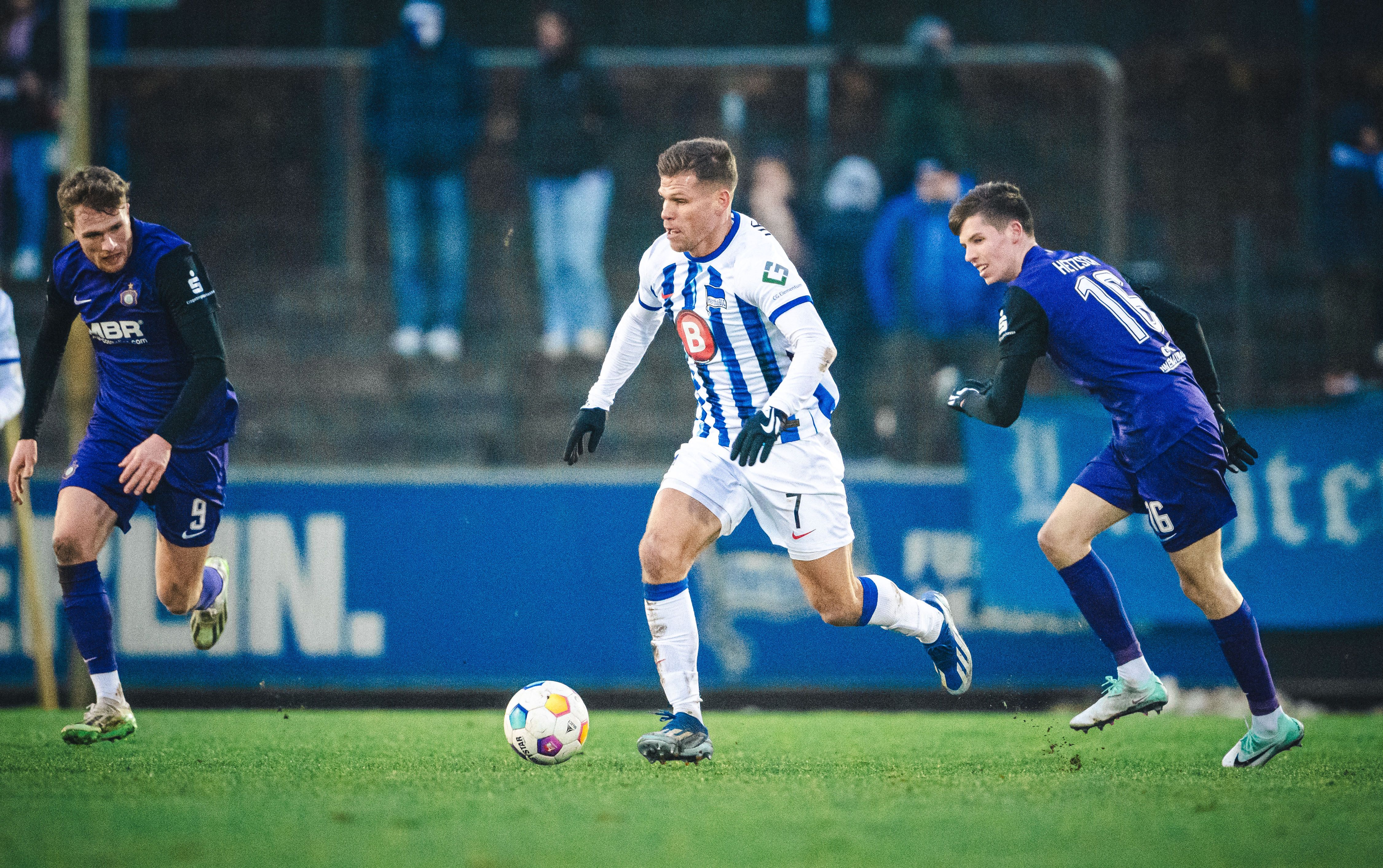 Image - Zack, zack, Doppelpack! Niederlechner schießt Hertha BSC zum 2:0 gegen Aue
