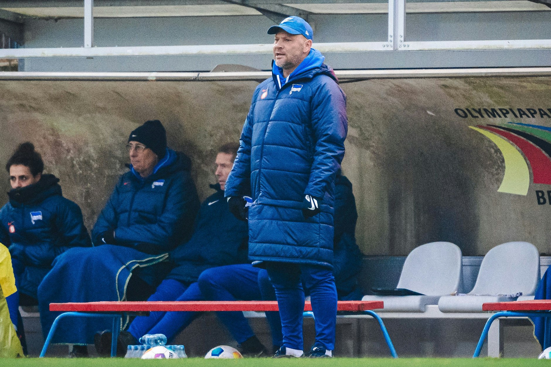 Herthas Trainer Pal Dardai ließ beim 2:0-Test gegen Aue seine Spieler schon mal das neue System mit Fünfer-Abwehrkette üben. 