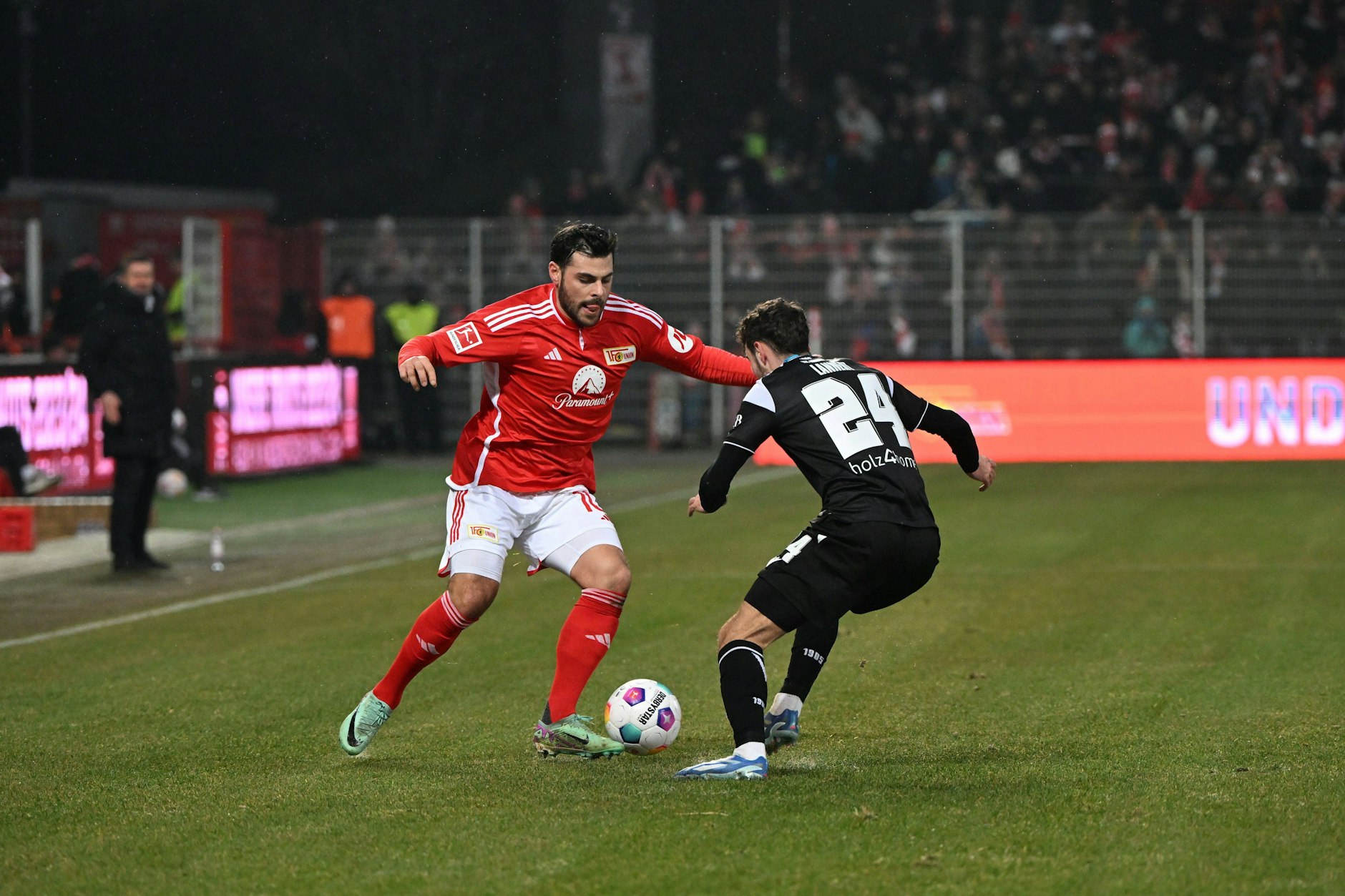 Union-Stürmer Kevin Volland (31) versuchte über die rechte Seite gegen Bielefeld für Gefahr zu sorgen.