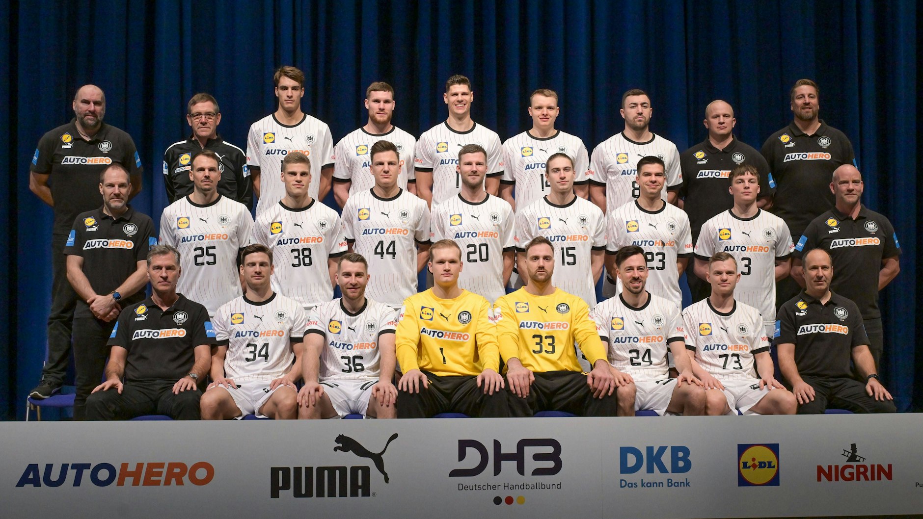 Das DHB-Team bei einem Fototermin kurz vor der Handball-EM in Deutschland.