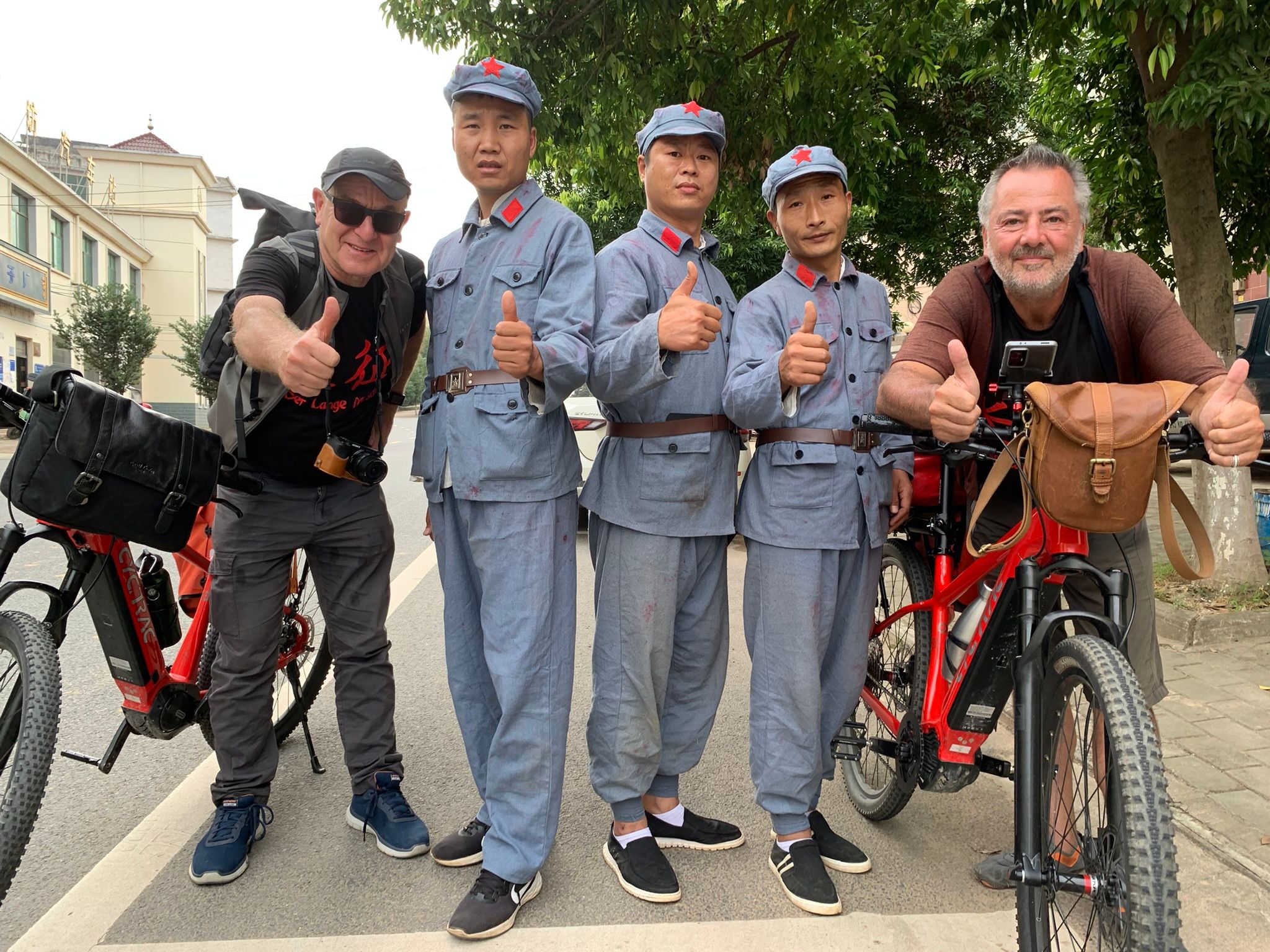 Image - Reisen wie Mao Zedong: Zwei Berliner mit dem Fahrrad auf dem Langen Marsch in China