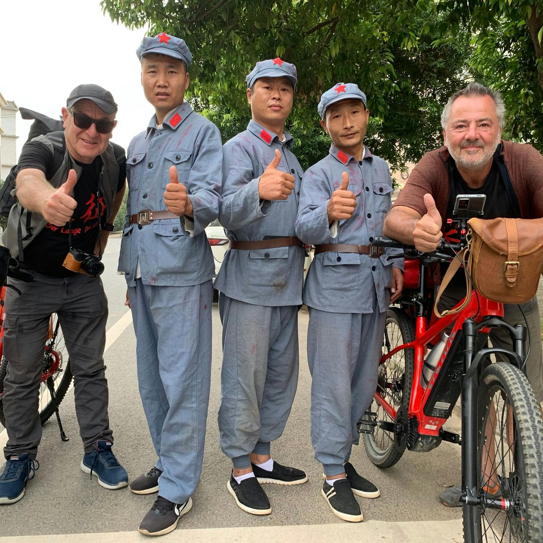 Image - Reisen wie Mao Zedong: Zwei Berliner mit dem Fahrrad auf dem Langen Marsch in China