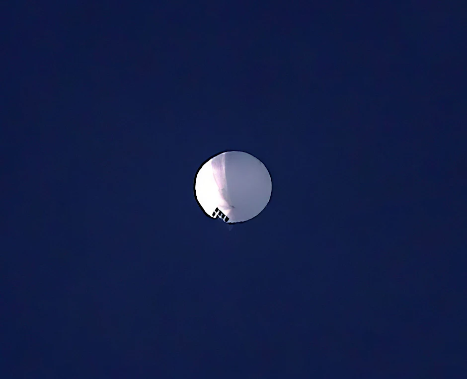 ARCHIV - Über Taiwan wurden mehrere verdächtige chinesische Ballons gesichtet - ähnlich wie dieser Ballon über den USA (Archivbild).  /AP/dpa