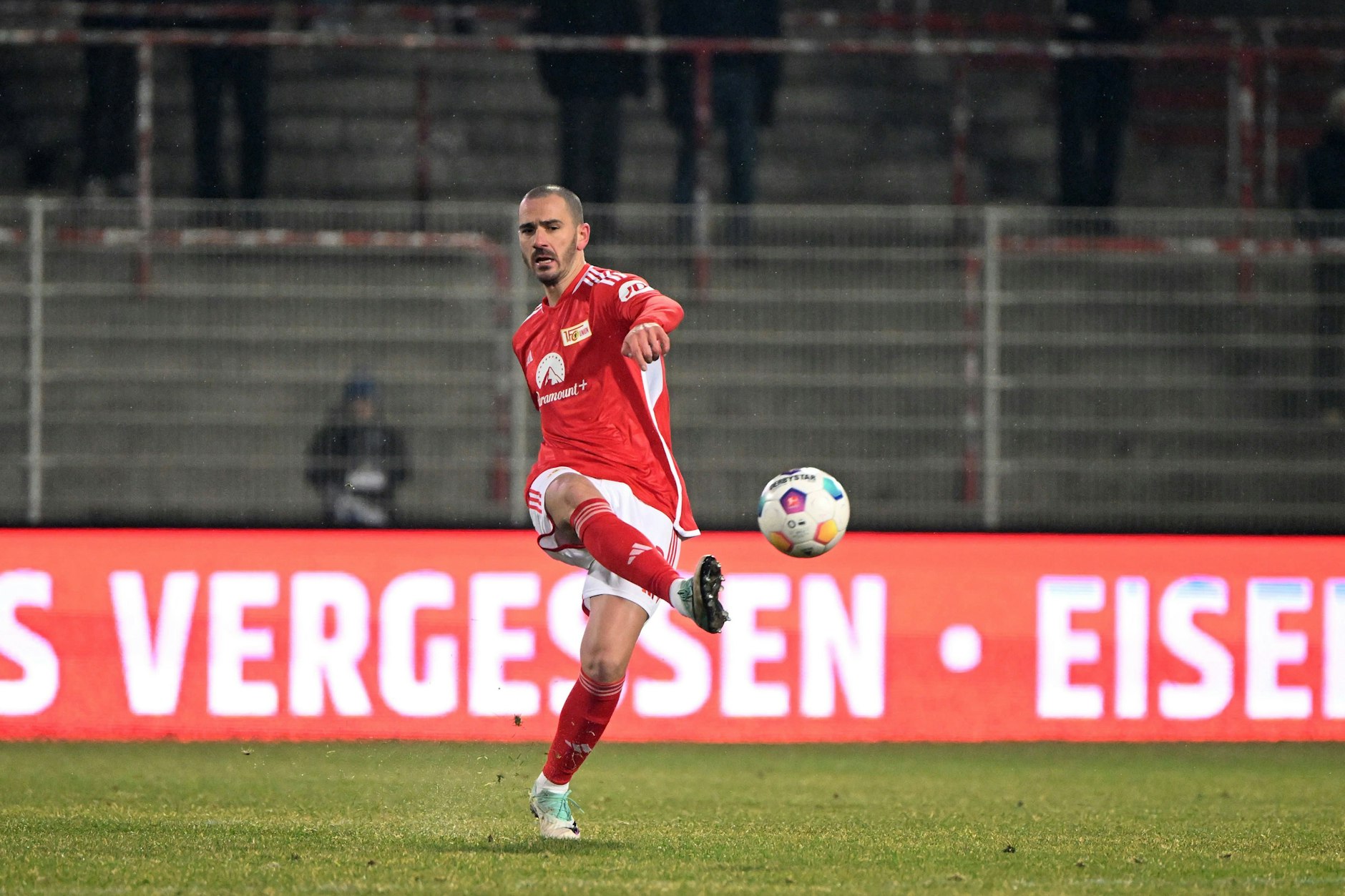 Leonardo Bonucci (36) zeigte beim Test gegen Arminia Bielefeld, wie wichtig er als Verteidiger für den 1. FC Union sein kann.&nbsp;