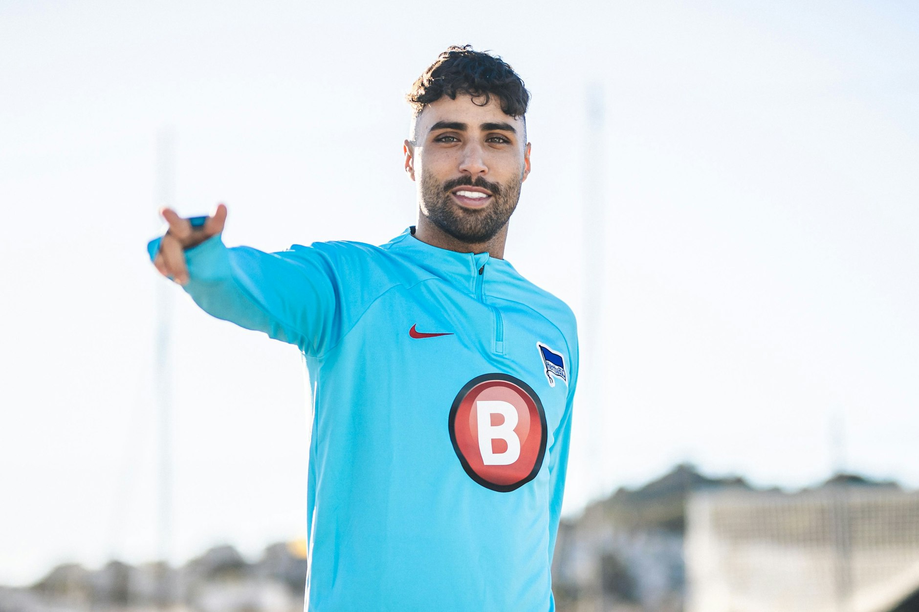 Auch Nader El-Jindaoui ist im Trainingslager von Hertha BSC dabei und freut sich über die Sonne in Spanien.