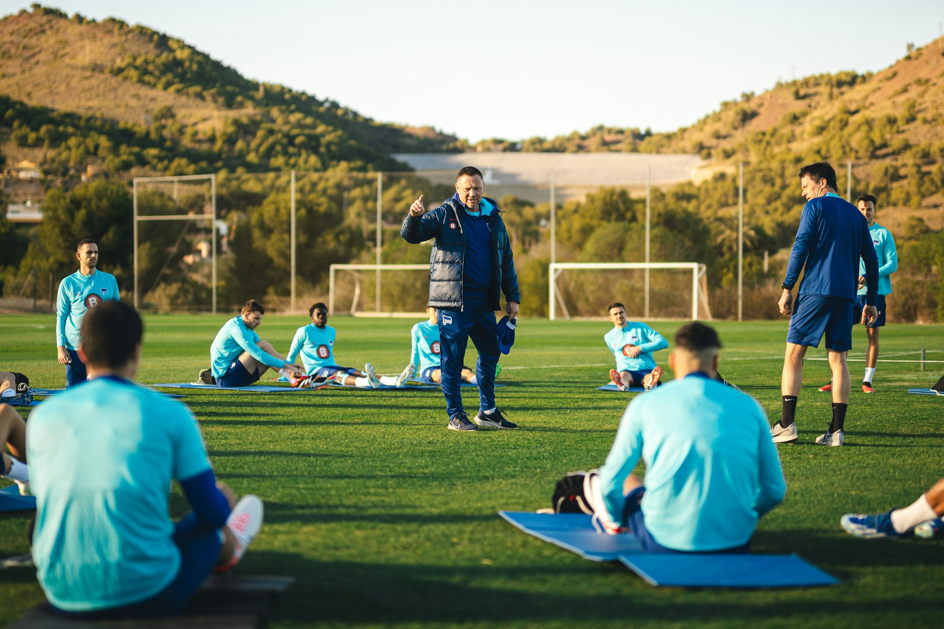 Hertha-Trainer Pal Dardai (47) fahndet im Trainingslager in Spanien nach einem Ersatz für Fabian Reese. 