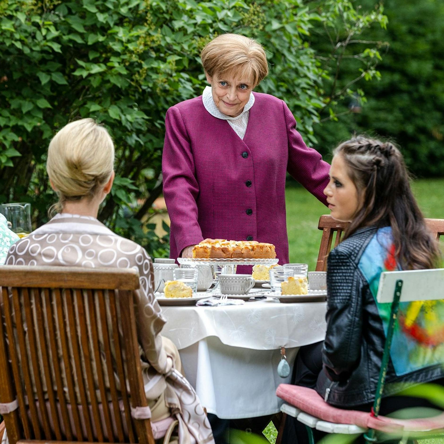 Katharina Thalbach ermittelt wieder als „Miss Merkel“
