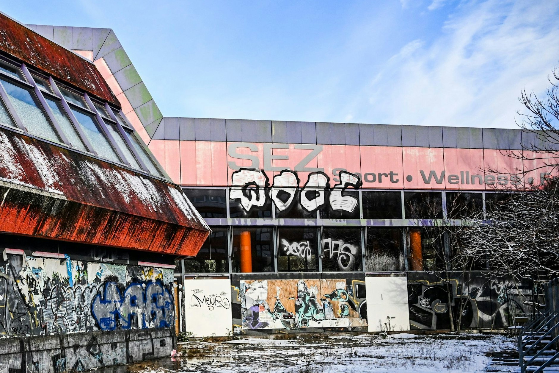 Beschmiert und kaputt: das Sport- und Erholungszentrum (SEZ) an der Landsberger Allee