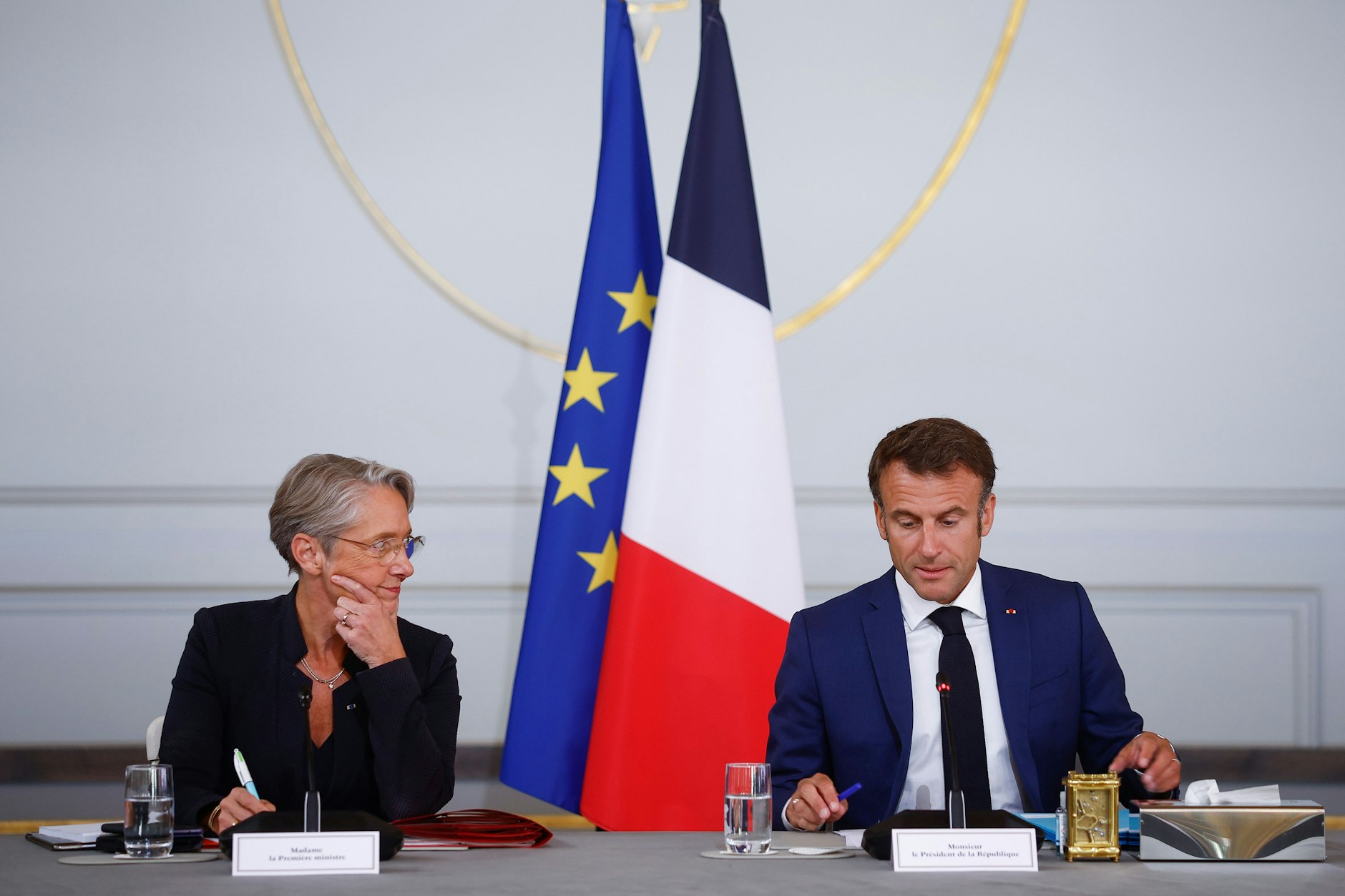Rücktritt: Elisabeth Borne, Ex-Premierministerin von Frankreich, und Emmanuel Macron, Präsident von Frankreich, im Elysee-Palast.