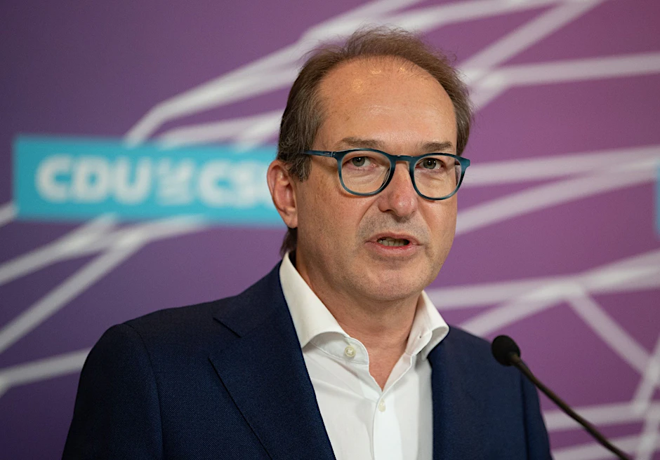 ARCHIV - «Diese Wahlrechtsmanipulation muss gestoppt werden»: Alexander Dobrindt.  