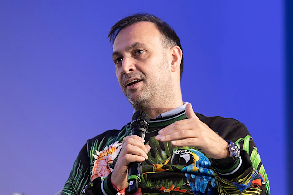 ARCHIV - Bob Hanning, Geschäftsführer der Füchse Berlin, spricht während der Podiumsrunde auf dem Sportbusiness Kongress SpoBis im CCD Congress Center.  se-Agentur GmbH/dpa/Archivbild